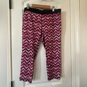 Soffe Pink Chevron Workout Capri Pants - EUC - L